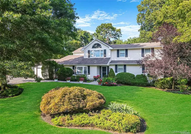 Photo 1 of Single family home for sale at 33 Peachtree Ln, Brookhaven, NY 11766 | MLS# 973408 | Listing updated on 2026-09-17