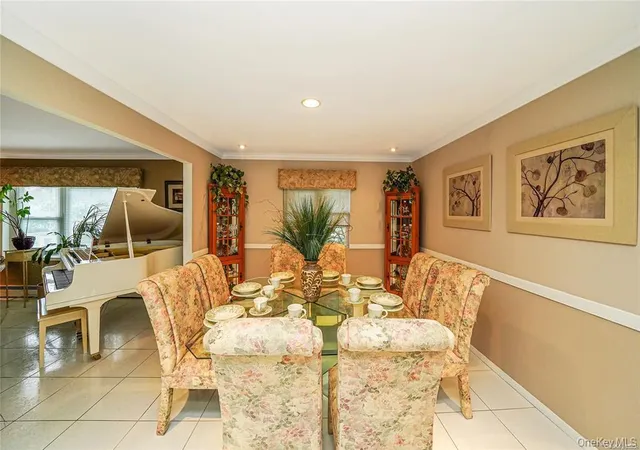 Photo 3 of Single family home for sale at 33 Peachtree Ln, Brookhaven, NY 11766 | MLS# 973408 | Listing updated on 2026-09-17