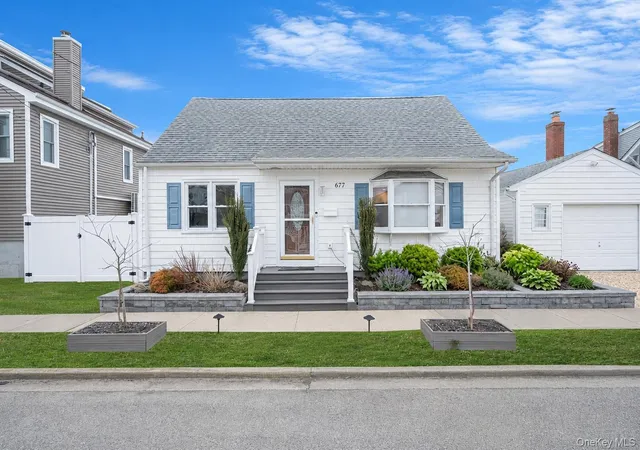 Photo 3 of Single family home for sale at 677 S 9th Street, Lindenhurst, NY 11757 | MLS# 974495 | Listing updated on 2026-09-19