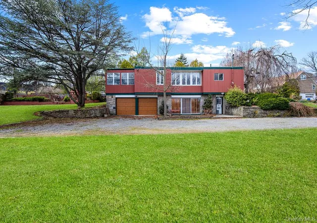 Photo 1 of Single family home for sale at 11 Valley View Rd, North Hempstead, NY 11021 | MLS# 977696 | Listing updated on 2026-10-08