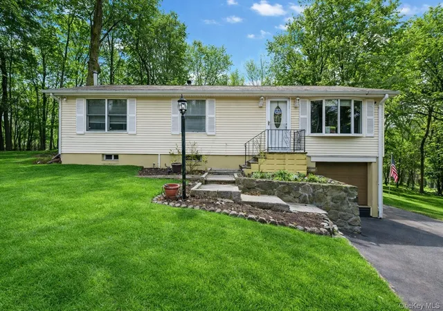 Photo 2 of Single family home for sale at 110 Laurel Hl Rd, Cortlandt, NY 10520 | MLS# 977869 | Listing updated on 2026-09-14
