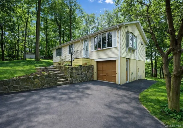 Photo 3 of Single family home for sale at 110 Laurel Hl Rd, Cortlandt, NY 10520 | MLS# 977869 | Listing updated on 2026-09-14