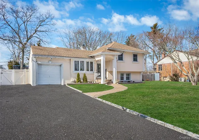 Photo 1 of Single family home for sale at 86 Overlook Dr, Islip, NY 11730 | MLS# 979147 | Listing updated on 2026-09-13