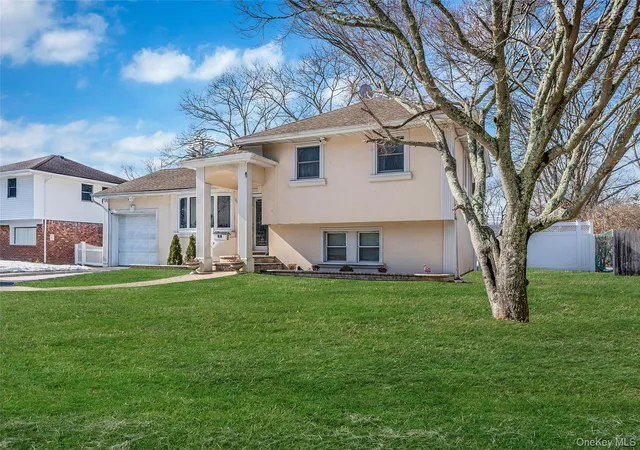 Photo 2 of Single family home for sale at 86 Overlook Dr, Islip, NY 11730 | MLS# 979147 | Listing updated on 2026-09-13