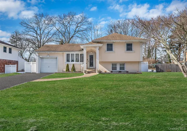 Photo 3 of Single family home for sale at 86 Overlook Dr, Islip, NY 11730 | MLS# 979147 | Listing updated on 2026-09-13