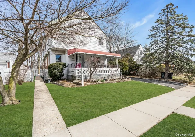 Photo 3 of Sale Pending at 30 Norfolk Dr E, Elmont, NY 11003 | MLS# 979457 | Listing updated on 2026-09-11