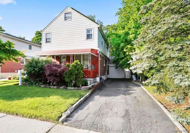 Photo 3 of Sale Pending at 30 Norfolk Dr E, Elmont, NY 11003 | MLS# 979457 | Listing updated on 2026-09-11