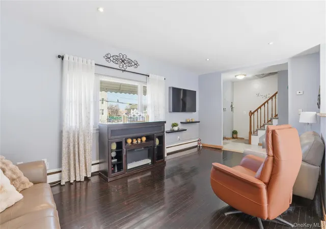 Photo 3 of Single family home for sale at 2866 Dewey Ave, Bronx, NY 10465 | MLS# 979749 | Listing updated on 2026-09-19
