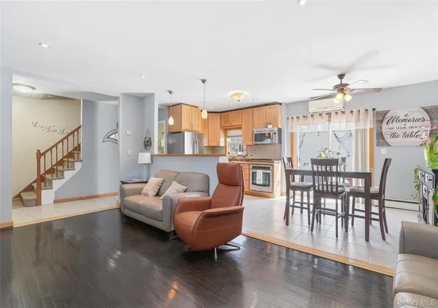 Photo 4 of Single family home for sale at 2866 Dewey Ave, Bronx, NY 10465 | MLS# 979749 | Listing updated on 2026-09-19