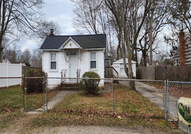 Photo 2 of Single family home for sale at 51 Hackensack Rd, Brookhaven, NY 11951 | MLS# 980135 | Listing updated on 2026-09-14