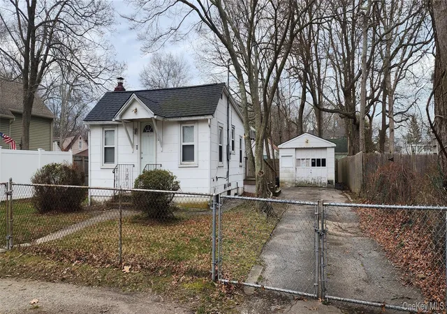 Photo 3 of Single family home for sale at 51 Hackensack Rd, Brookhaven, NY 11951 | MLS# 980135 | Listing updated on 2026-09-14
