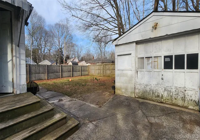 Photo 4 of Single family home for sale at 51 Hackensack Rd, Brookhaven, NY 11951 | MLS# 980135 | Listing updated on 2026-09-14