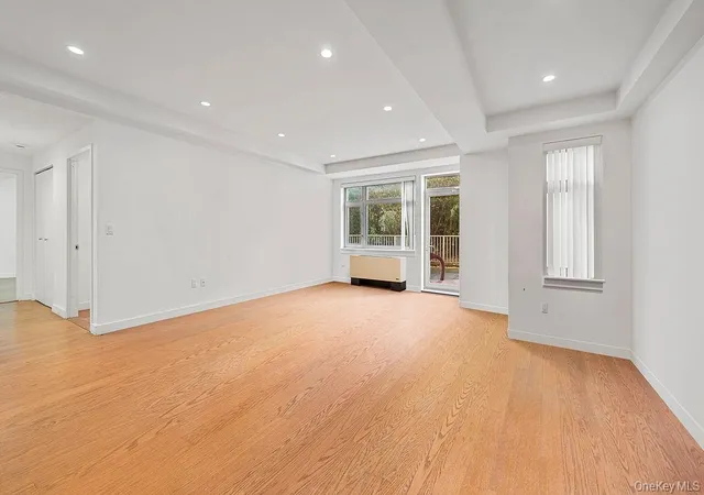 Listing Photo 5 - Condo for sale in building located at 40-22 College Pt Blvd, New York, NY 11354 - Unit #6H