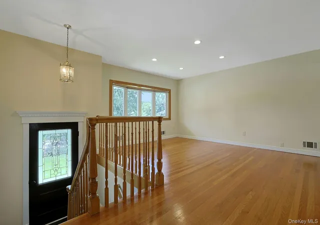 Photo 3 of Sale Pending at 19 Von Beaste Ln, Clarkstown, NY 10920 | MLS# 981324 | Listing updated on 2026-09-10