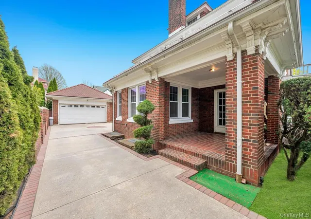 Photo 3 of Single family home for sale at 88-35 193rd Street, Hollis, NY 11423 | MLS# 981638 | Listing updated on 2026-09-12