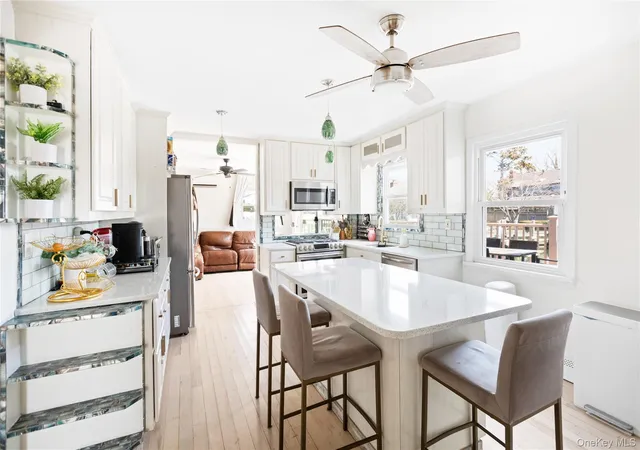 Photo 4 of Single family home for sale at 2 E Lido Prom, Babylon, NY 11757 | MLS# 982592 | Listing updated on 2026-10-08