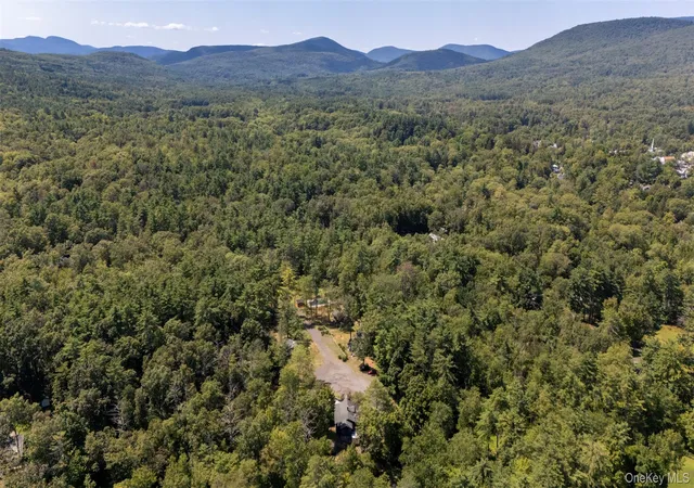 Photo 1 of Mansion for sale at 20 Country Clb Ln, Woodstock, NY 12498 | MLS# 983149 | Listing updated on 2026-09-09