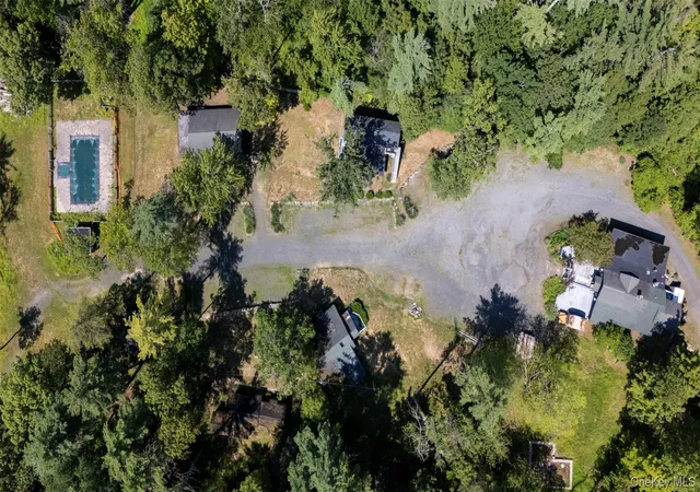 Photo 3 of Mansion for sale at 20 Country Clb Ln, Woodstock, NY 12498 | MLS# 983149 | Listing updated on 2026-09-09