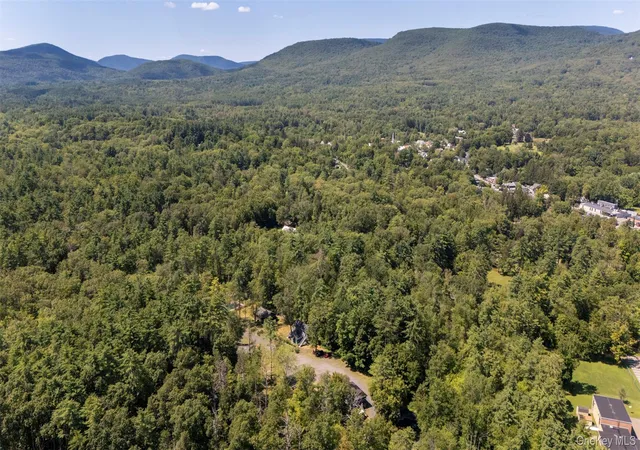 Photo 4 of Single family home for sale at 20 Country Clb Ln, Woodstock, NY 12498 | MLS# 983149 | Listing updated on 2026-09-09