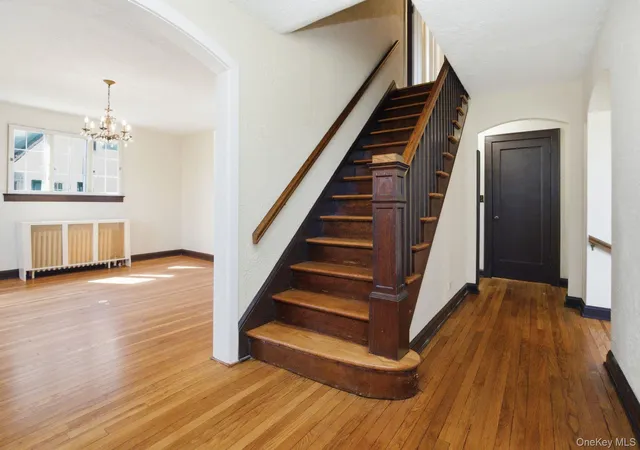 Photo 3 of Single family home for sale at 5 Seymour Pl, White Plains, NY 10605 | MLS# 983542 | Listing updated on 2026-10-11
