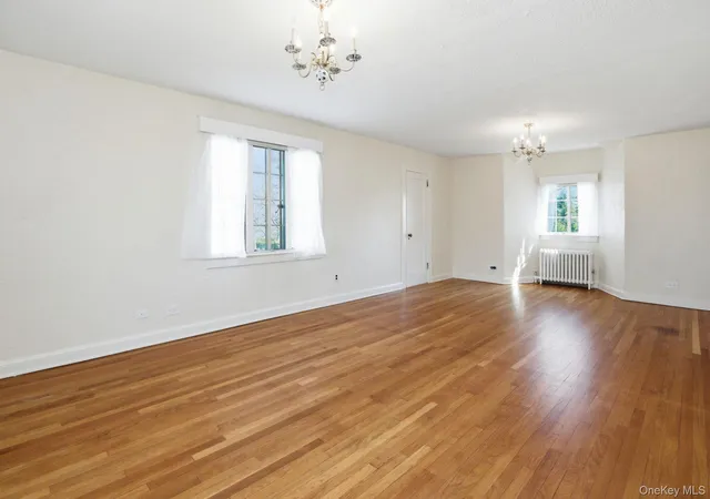 Photo 4 of Single family home for sale at 5 Seymour Pl, White Plains, NY 10605 | MLS# 983542 | Listing updated on 2026-10-11