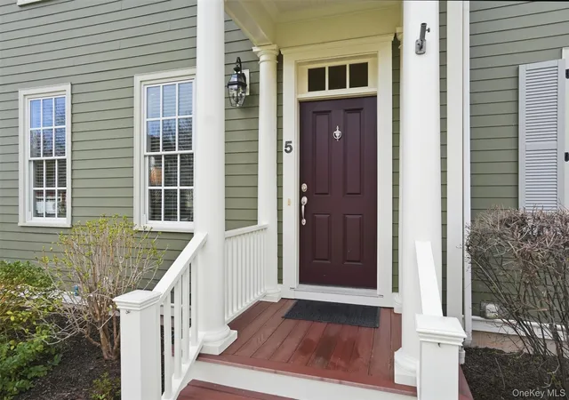 Photo 3 of Single family home for sale at 5 Cowdrey St, Warwick (town), NY 10990 | MLS# 983901 | Listing updated on 2026-09-13