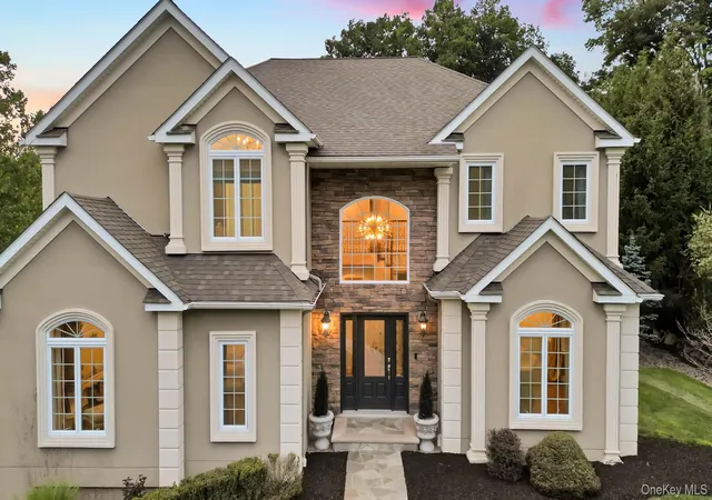 Single family home for sale at 31 Greenwich Ave, Woodbury, NY 10917 | MLS# 983984
