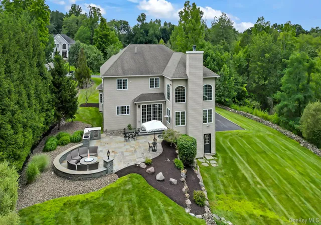 Photo 2 of Single family home for sale at 31 Greenwich Ave, Woodbury, NY 10917 | MLS# 983984 | Listing updated on 2026-09-18