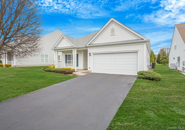 Photo 2 of Sale Pending at 16 Oakhurst Ct, Brookhaven, NY 11766 | MLS# 984832 | Listing updated on 2026-09-11