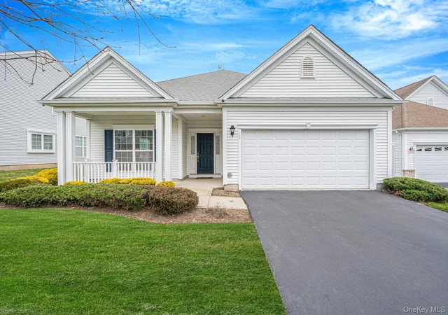 Photo 3 of Sale Pending at 16 Oakhurst Ct, Brookhaven, NY 11766 | MLS# 984832 | Listing updated on 2026-09-11