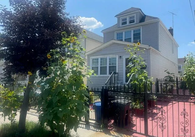 Photo 3 of Sale Pending at 9030 Vanderveer St, New York, NY 11428 | MLS# 984901 | Listing updated on 2026-09-10