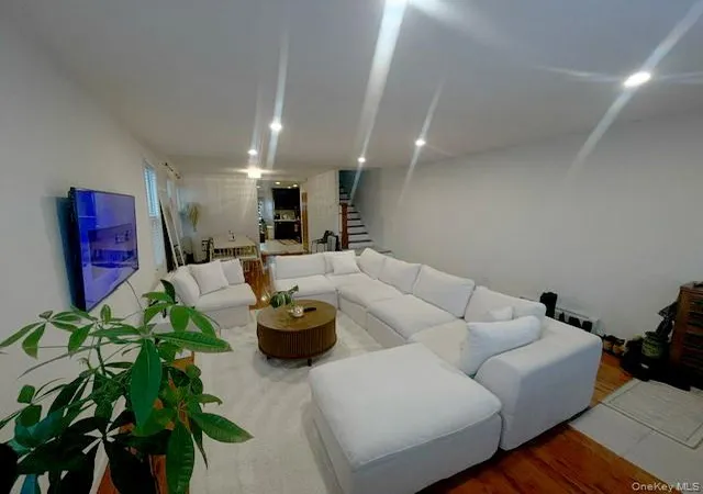 Photo 3 of Sale Pending at 9030 Vanderveer St, New York, NY 11428 | MLS# 984901 | Listing updated on 2026-09-10