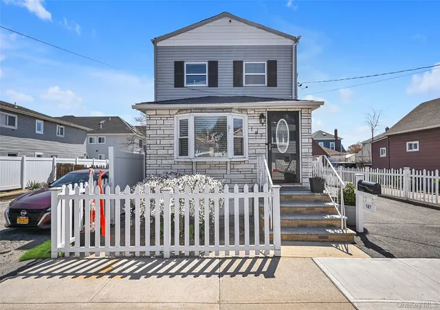 Photo 1 of Single family home for sale at 187 Memphis Ave, Hempstead, NY 11001 | MLS# 985521 | Listing updated on 2026-09-13