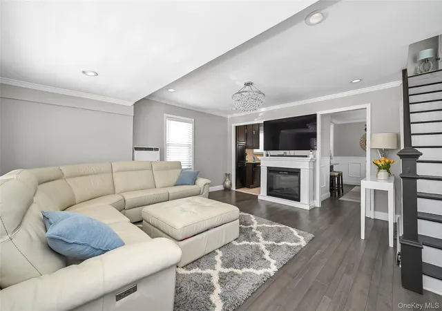 Photo 3 of Single family home for sale at 187 Memphis Ave, Hempstead, NY 11001 | MLS# 985521 | Listing updated on 2026-09-13