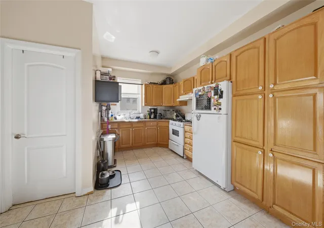Photo 3 of House for sale at 14956 14th Avenue, New York, NY 11357 | MLS# 986025 | Listing updated on 2026-09-13