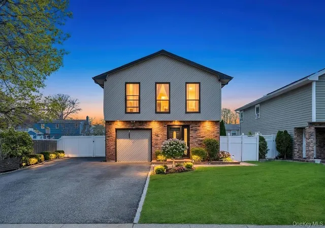 Photo 1 of Sale Pending at 41 Oakley Ave, Oyster Bay, NY 11758 | MLS# 986147 | Listing updated on 2026-09-11