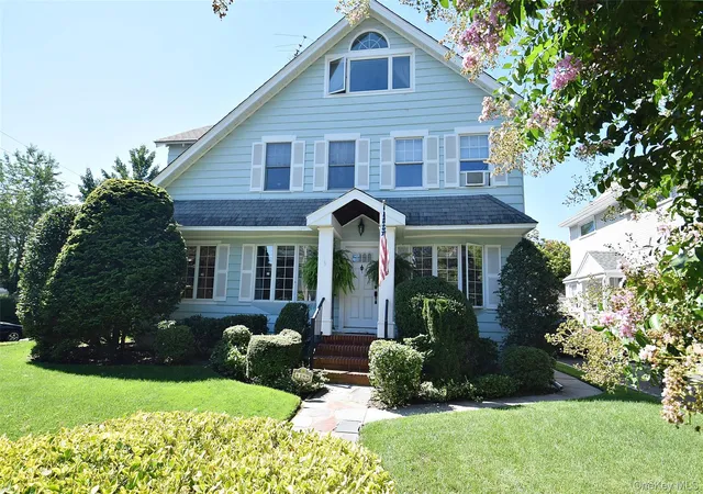 Photo 3 of Single family home for sale at 4144 Westmoreland St, Little Neck, NY 11363 | MLS# 987650 | Listing updated on 2026-09-26
