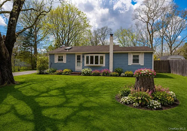 Photo 1 of Single family home for sale at 6 Longview Dr, Southampton, NY 11942 | MLS# 987991 | Listing updated on 2026-09-12