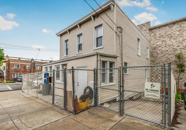 Photo 2 of Single family home for sale at 1218 Havemeyer Ave, New York, NY 10462 | MLS# 988073 | Listing updated on 2026-10-04
