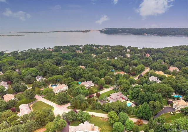 Photo 2 of Mansion for sale at 8 China Ln, Brookhaven, NY 11733 | MLS# 989027 | Listing updated on 2026-09-12