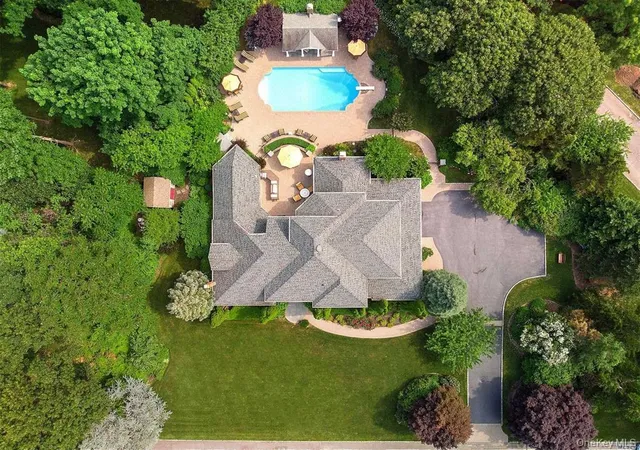 Photo 2 of Mansion for sale at 8 China Ln, Brookhaven, NY 11733 | MLS# 989027 | Listing updated on 2026-10-28