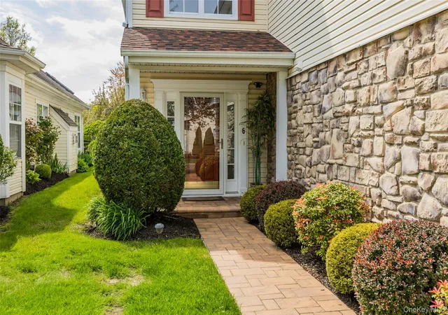 Photo 2 of Single family home for sale at 6 Julia Cir #6, Brookhaven, NY 11953 | MLS# 989571 | Listing updated on 2026-09-12