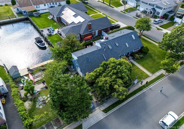 Photo 2 of Sale Pending at 34 Seabreeze Rd, Oyster Bay, NY 11758 | MLS# 989679 | Listing updated on 2026-09-15