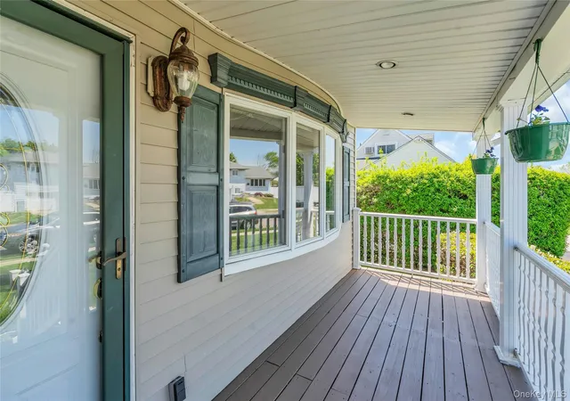 Photo 2 of Single family home for sale at 35 Peachtree Ln, Oyster Bay, NY 11801 | MLS# 990344 | Listing updated on 2026-09-14