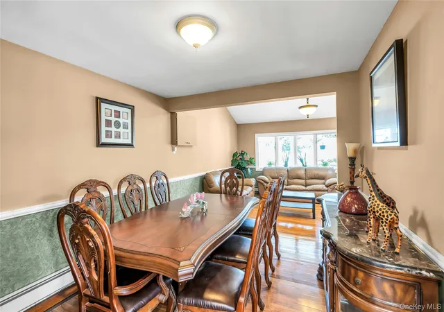 Photo 4 of Single family home for sale at 35 Peachtree Ln, Oyster Bay, NY 11801 | MLS# 990344 | Listing updated on 2026-09-14
