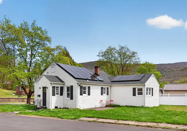 Photo 1 of Single family home for sale at 14 Roslyn St, Ellenville, NY 12428 | MLS# 990492 | Listing updated on 2026-09-12