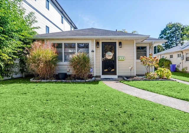 Photo 1 of Sale Pending at 614 Franklin Blvd, Long Beach, NY 11561 | MLS# 991274 | Listing updated on 2026-09-10