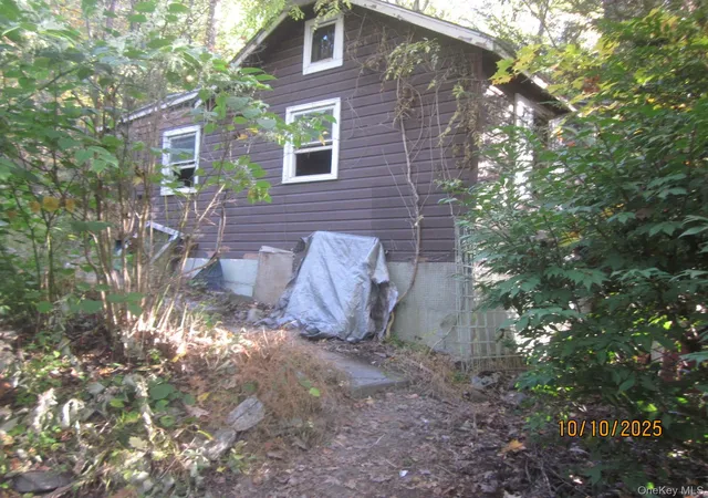 Photo 3 of Single family home for sale at 11 Woodland Cir S, Monroe, NY 10950 | MLS# 993793 | Listing updated on 2026-09-11