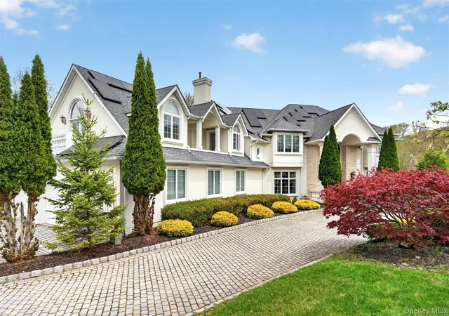 Photo 1 of Mansion for sale at 23 Greenwich Ave, Woodbury, NY 10917 | MLS# 994262 | Listing updated on 2026-09-09
