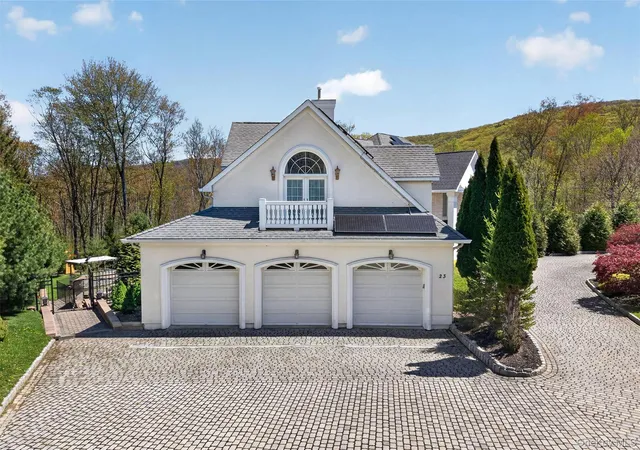 Photo 3 of Mansion for sale at 23 Greenwich Ave, Woodbury, NY 10917 | MLS# 994262 | Listing updated on 2026-09-09